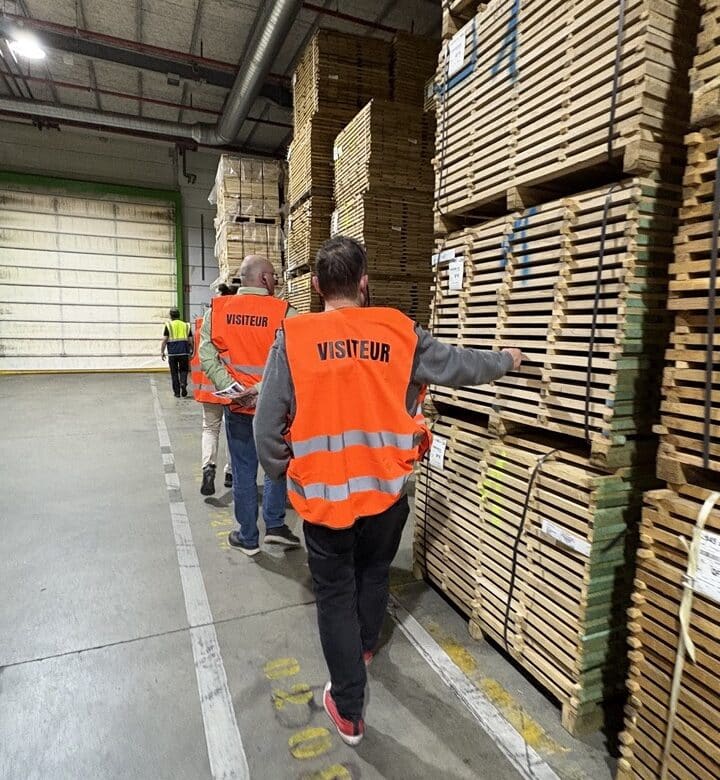 Équipe Les Parquets du Monde lors de la visite de l’usine BerryAlloc Grande